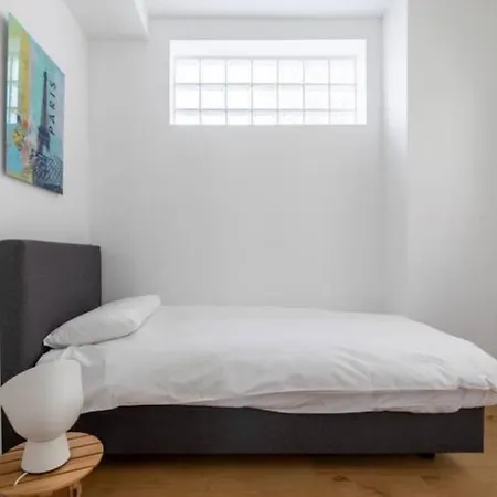 Wonderful Two Bedroom At Limpertsberg With Parking, Near Tram Apartament